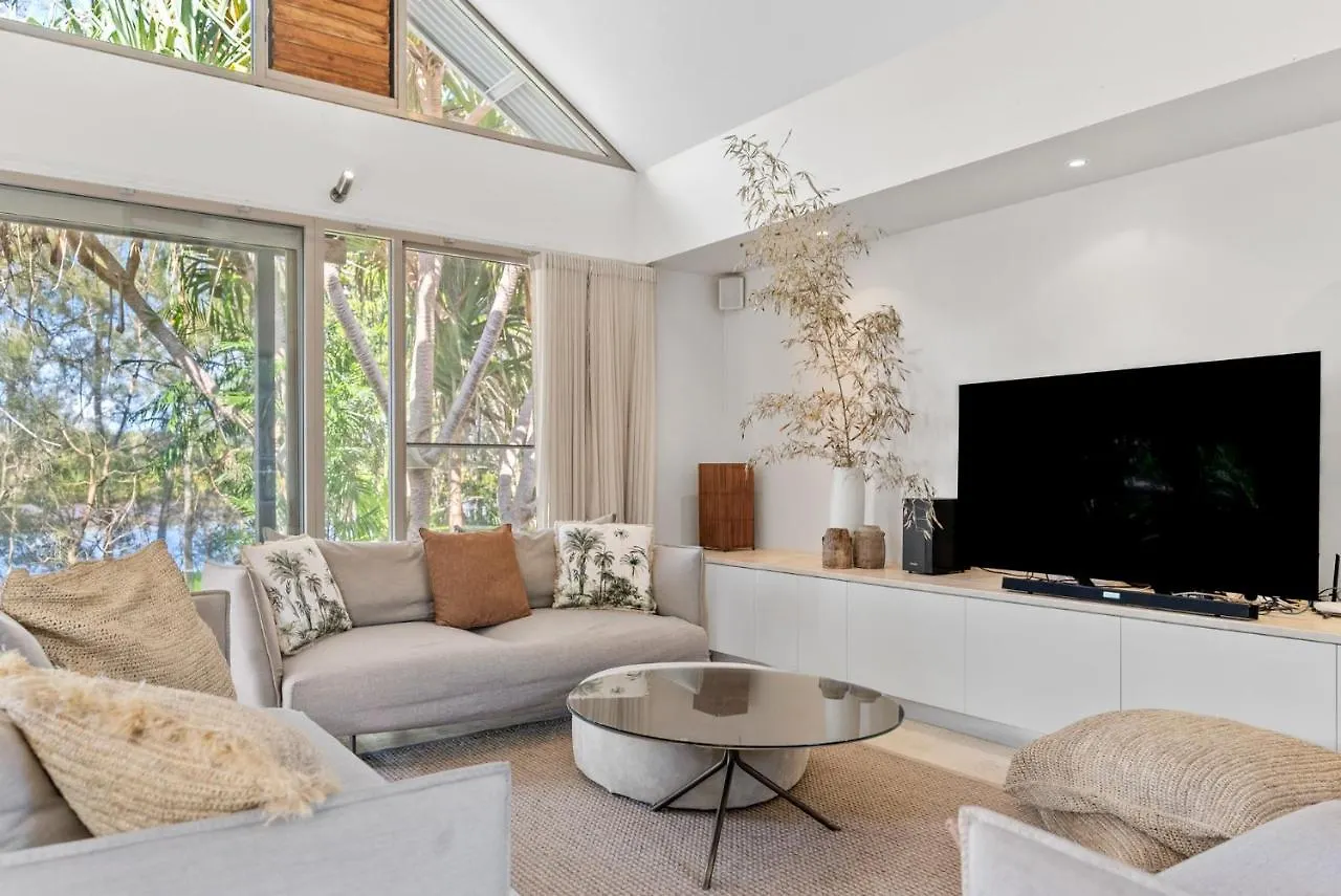 Holiday home Fuller Holidays - Belongil Beach Pavilion House, 18A Childe St Byron Bay