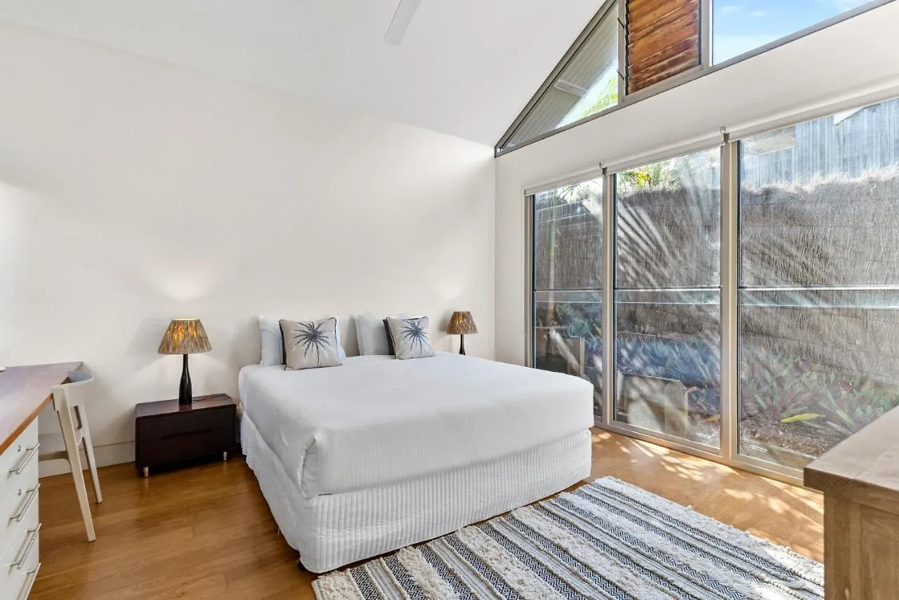 Holiday home Fuller Holidays - Belongil Beach Pavilion House, 18A Childe St Byron Bay Australia