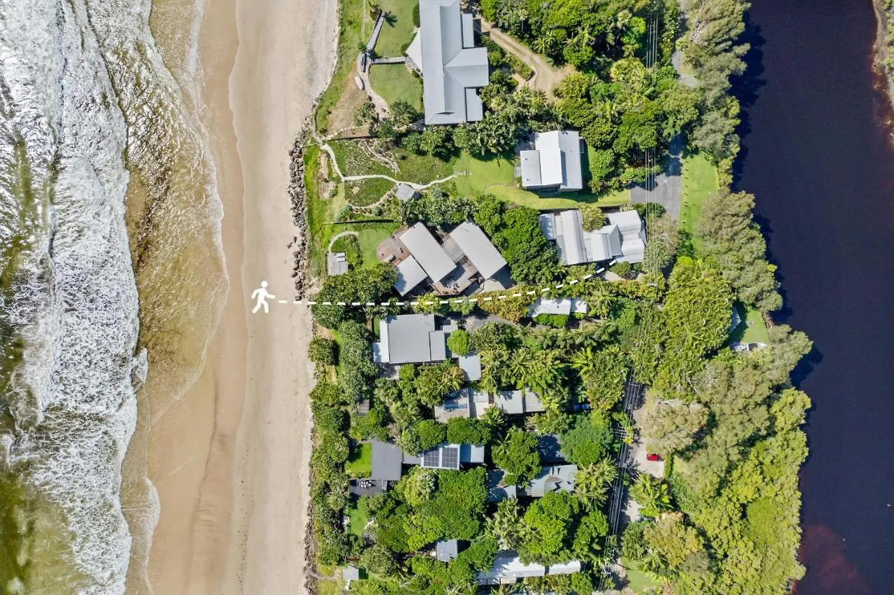 Fuller Holidays - Belongil Beach Pavilion House, 18A Childe St Byron Bay