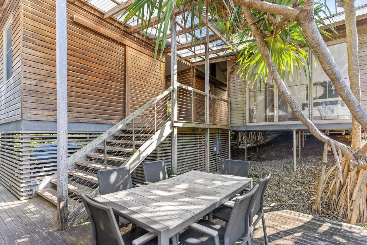 Fuller Holidays - Belongil Beach Pavilion House, 18A Childe St Byron Bay Australia