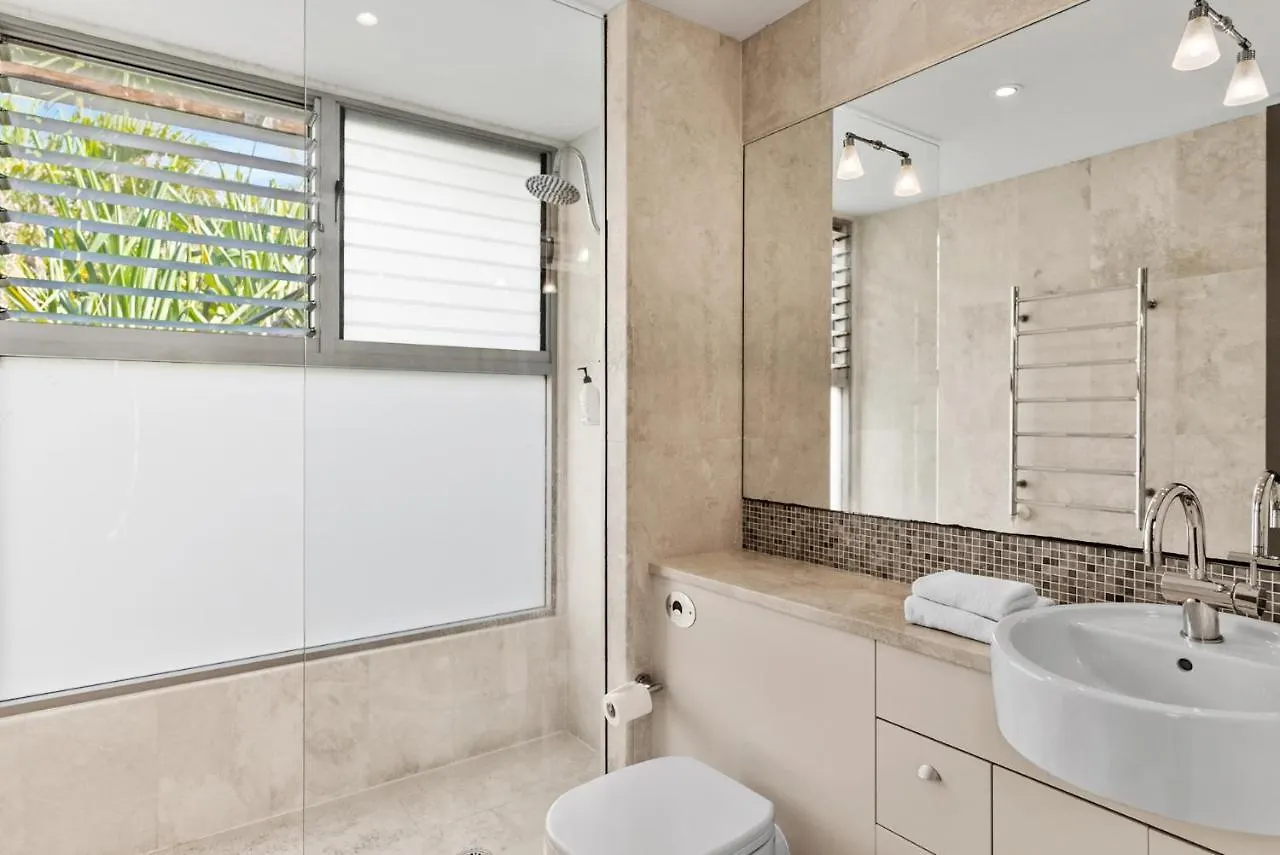 Fuller Holidays - Belongil Beach Pavilion House, 18A Childe St Byron Bay Holiday home