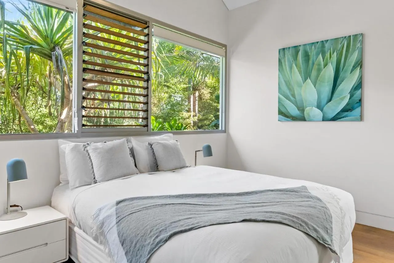 Fuller Holidays - Belongil Beach Pavilion House, 18A Childe St Byron Bay 0*,  Australia