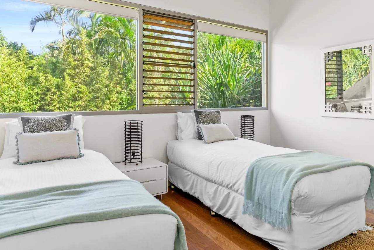 Fuller Holidays - Belongil Beach Pavilion House, 18A Childe St Byron Bay Holiday home