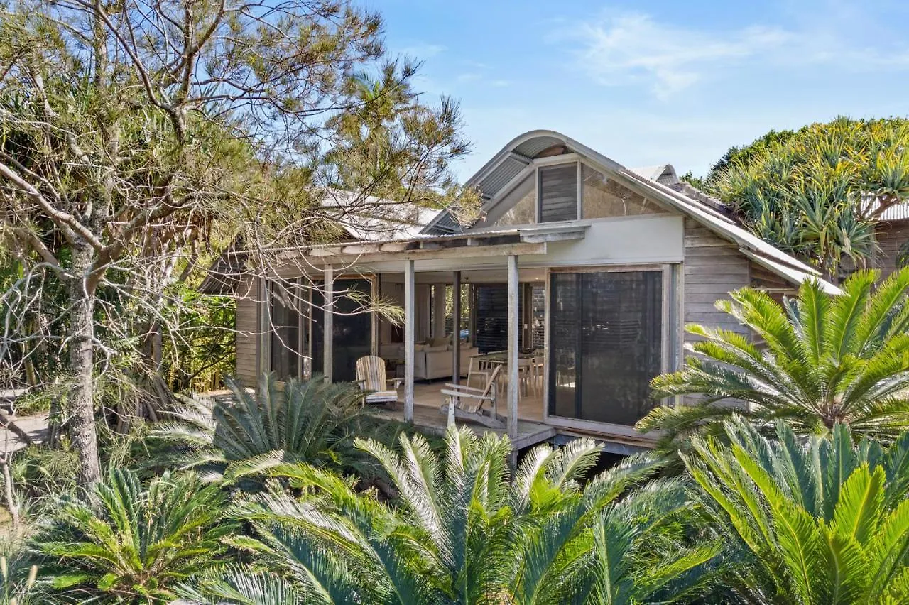 Fuller Holidays - Belongil Beach Pavilion House, 18A Childe St Byron Bay 0*,